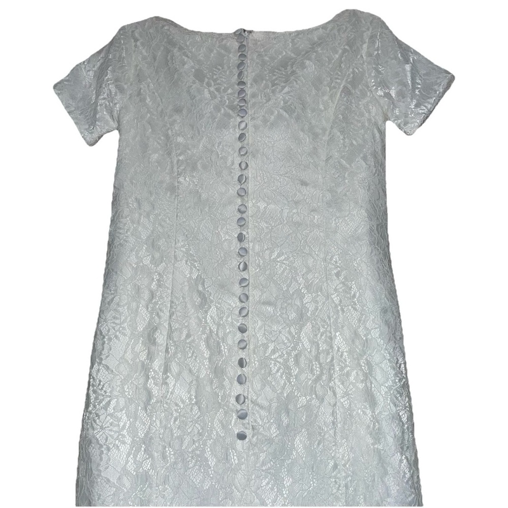 Elegant White Lace Dress - Picture 3 of 9